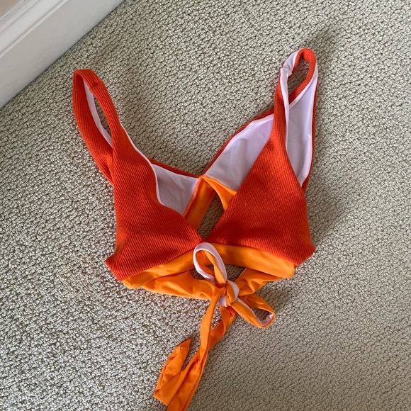 Size M-L orange bikini for summer - Picture 2 of 2